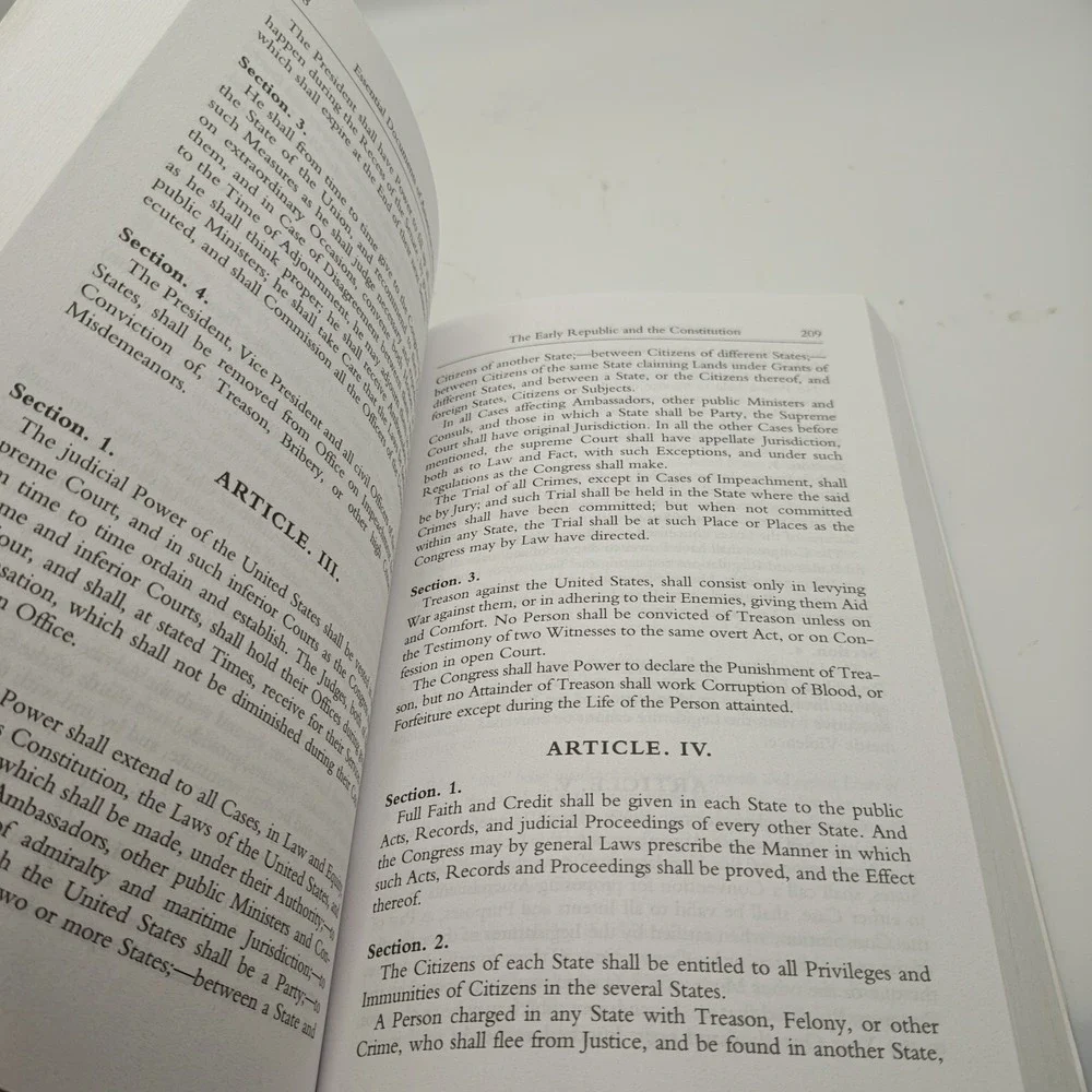 Declaration of Independence, the Constitution and Other Essential 9780486797304
